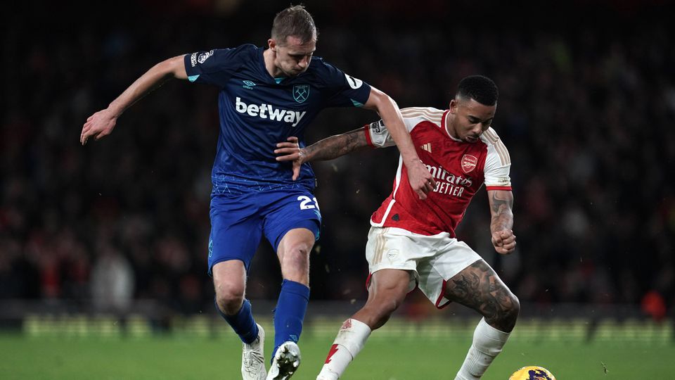 Arsenal perde dérbi com o West Ham e também a liderança