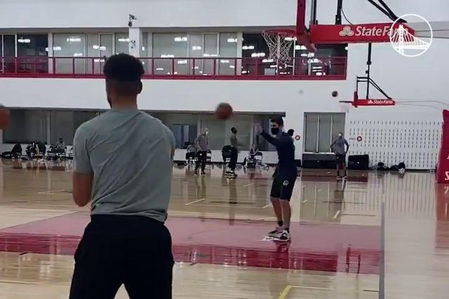 O dia em que Curry lançou 105 triplos seguidos