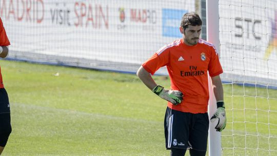 Casillas assinala estreia pelo Real Madrid: «Passei de 500 para 50 mil espetadores»