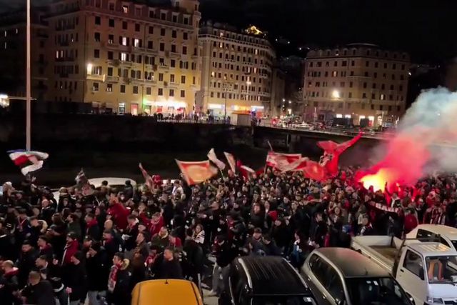 Sampdoria-Bari: claques entram juntas para o jogo da Serie B italiana