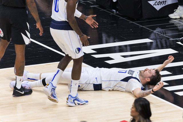 NBA: Mavs colapsam perante os Cavaliers; Durant e Giannis brilham