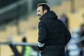 César Peixoto na área técnica durante um jogo