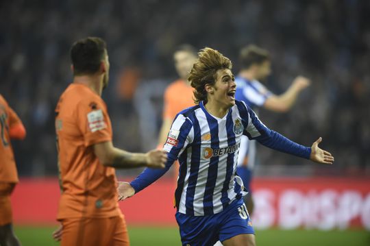 VÍDEO: que obra de arte de Mora no Dragão!