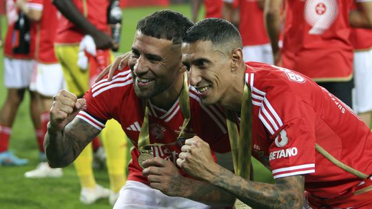 Viagens dos argentinos do Benfica até podem ser vantagem