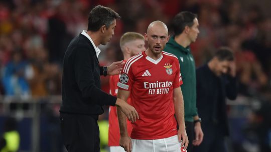 Benfica: sobe ao palco a equipa de gala