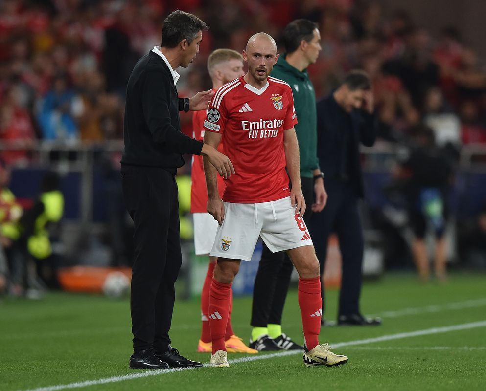 Benfica: sobe ao palco a equipa de gala