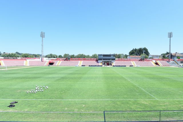 Estádio do CD Aves é o palco do encontro desta tarde