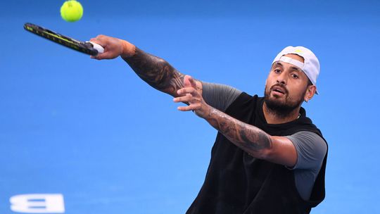 Kyrgios ataca Sinner e Swiatek: «São casos repugnantes»