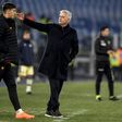 José Mourinho prestes a abraçar Kumbulla
