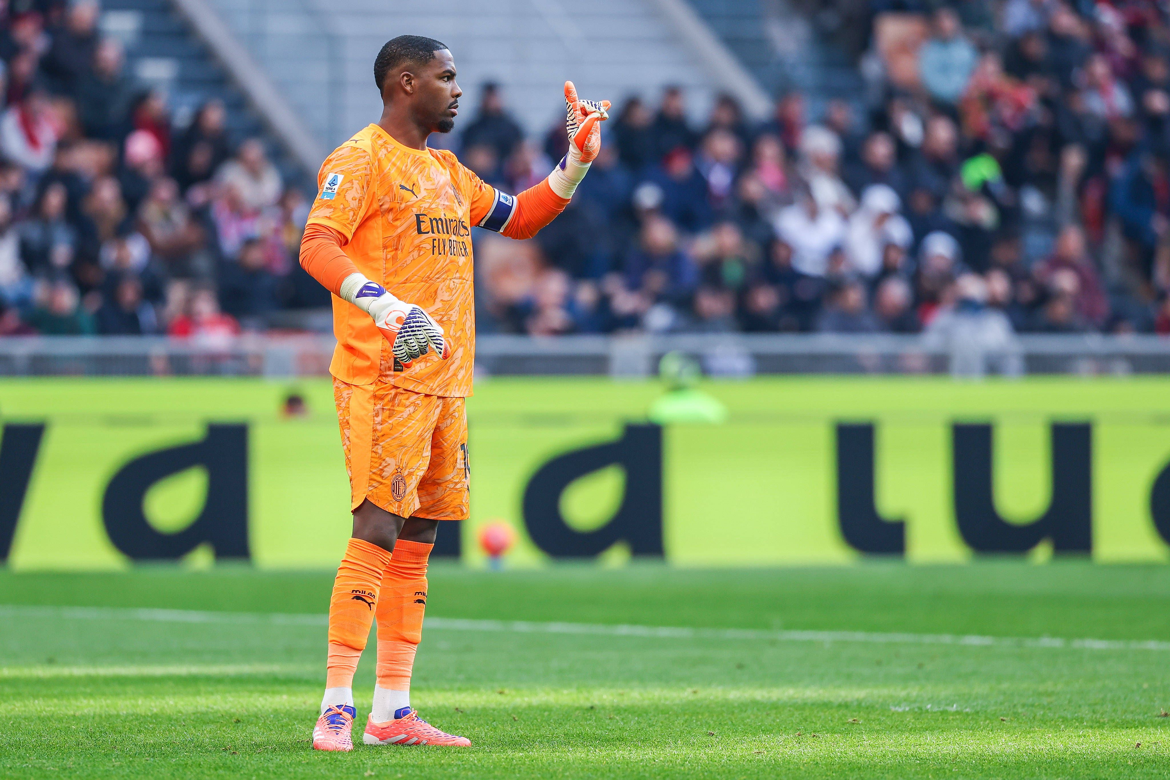 Mike Maignan, guarda-redes francês de 30 anos do Milan