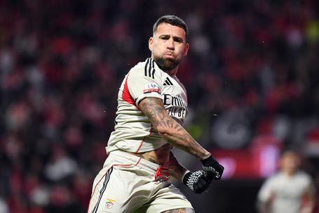 Otamendi celebra golo marcado ao SC Braga (Foto: Rogério Ferreira / Kapta+)