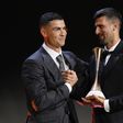 Novak Djokovic no palco com Cristiano Ronaldo