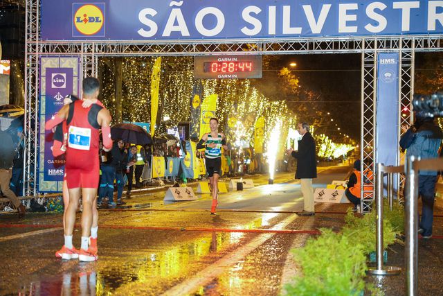 Isaac e Salomé 'namoraram' no topo do pódio da São Silvestre de Lisboa