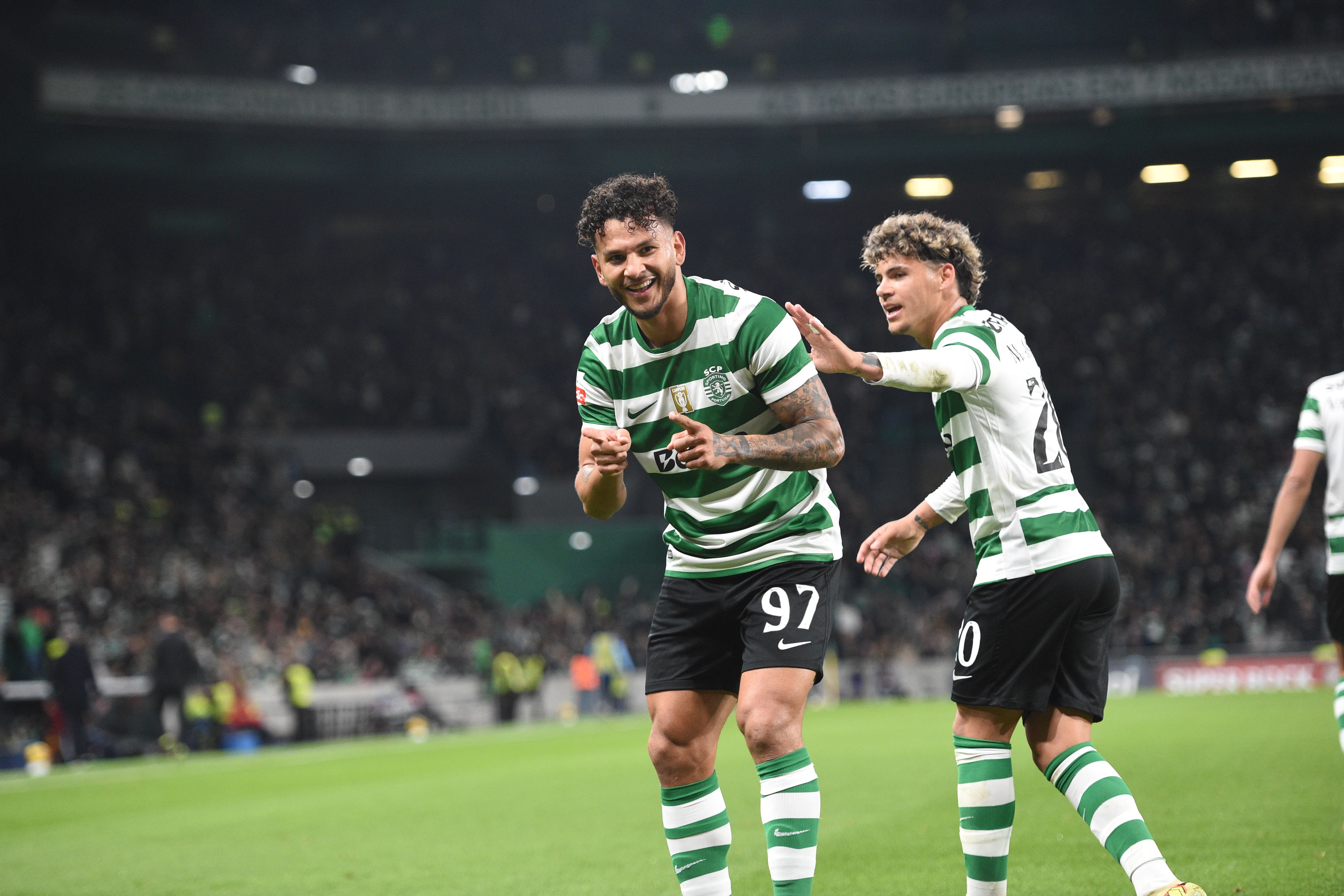 Luis Suárez festeja um dos seus três golos em Alvalade - Foto: Sérgio Miguel Santos