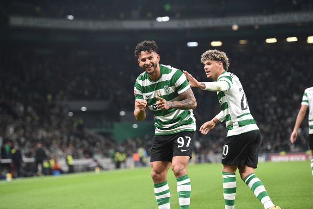 Luis Suárez festeja um dos seus três golos em Alvalade - Foto: SÉRGIO MIGUEL SANTOS