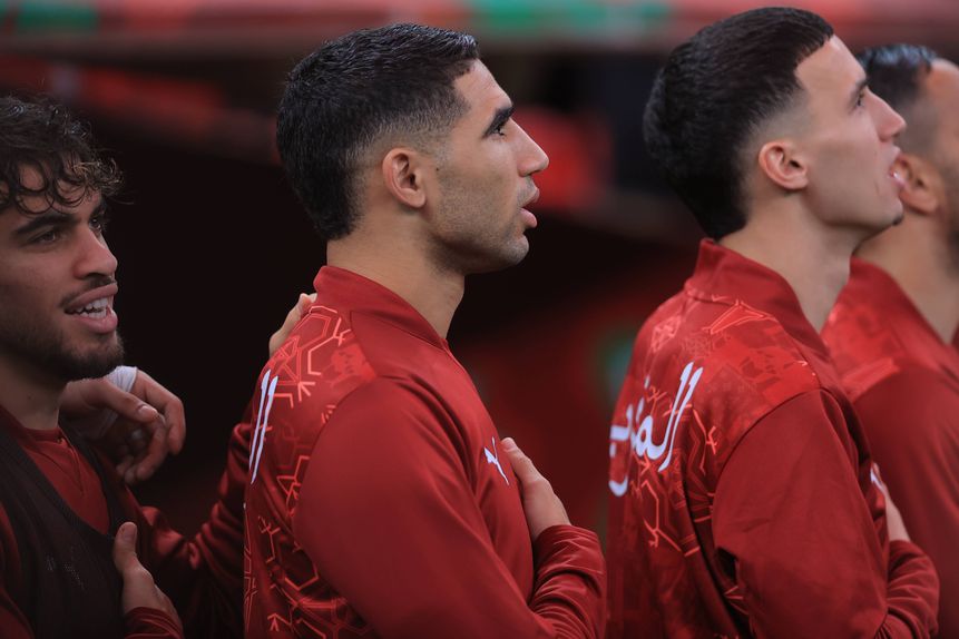 Hakimi durante hino de Marrocos
