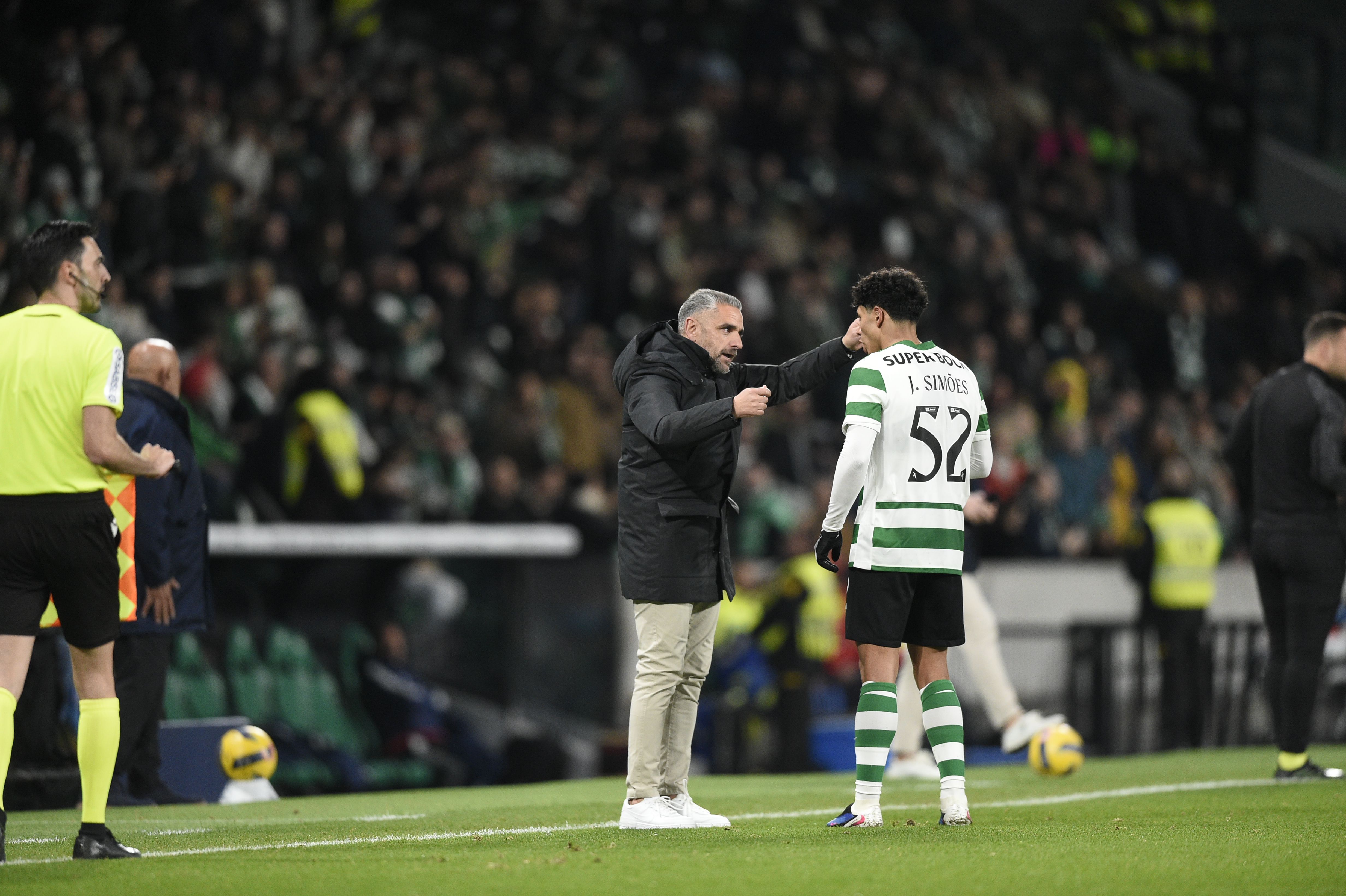 Rui Borges conversa com João Simões - Foto: Sérgio Miguel Santos
