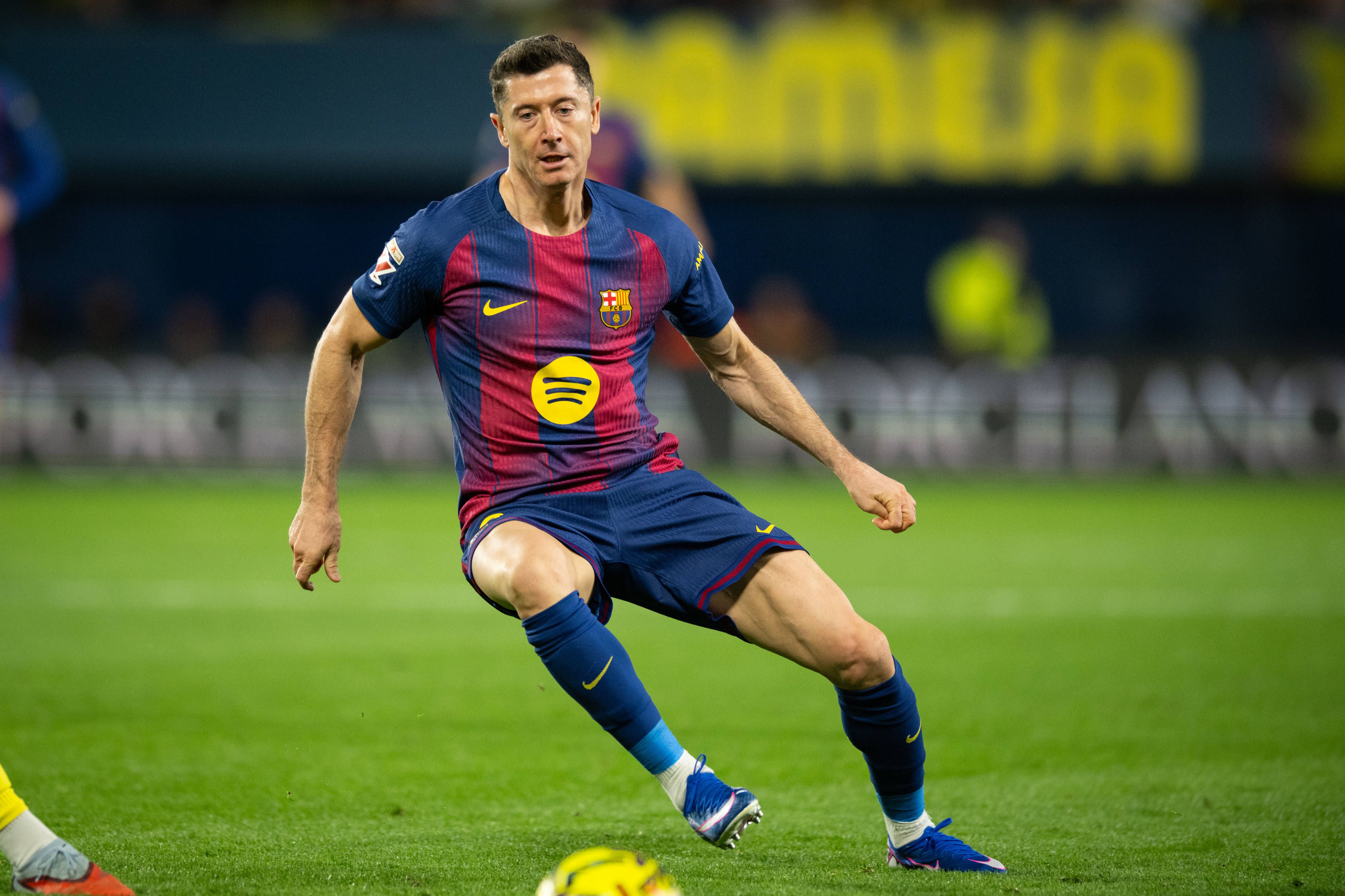 Robert Lewandowski, ponta de lança polaco de 37 anos do Barcelona