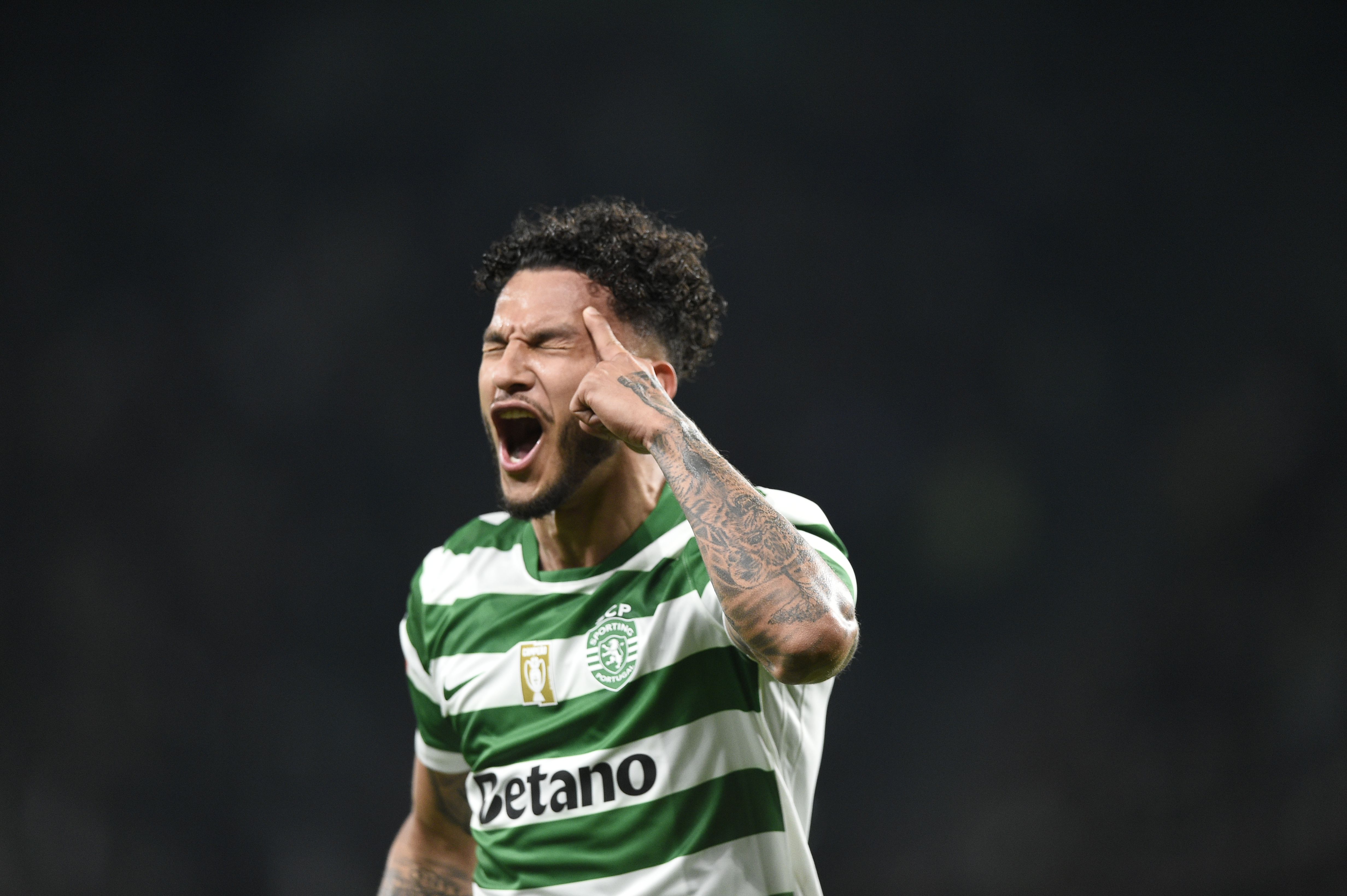 Luis Suárez festeja golo de cabeça - Foto: Sérgio Miguel Santos