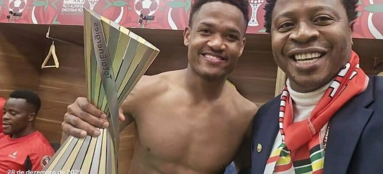 Geny Catamo com o antigo futebolista do Sporting Paíto