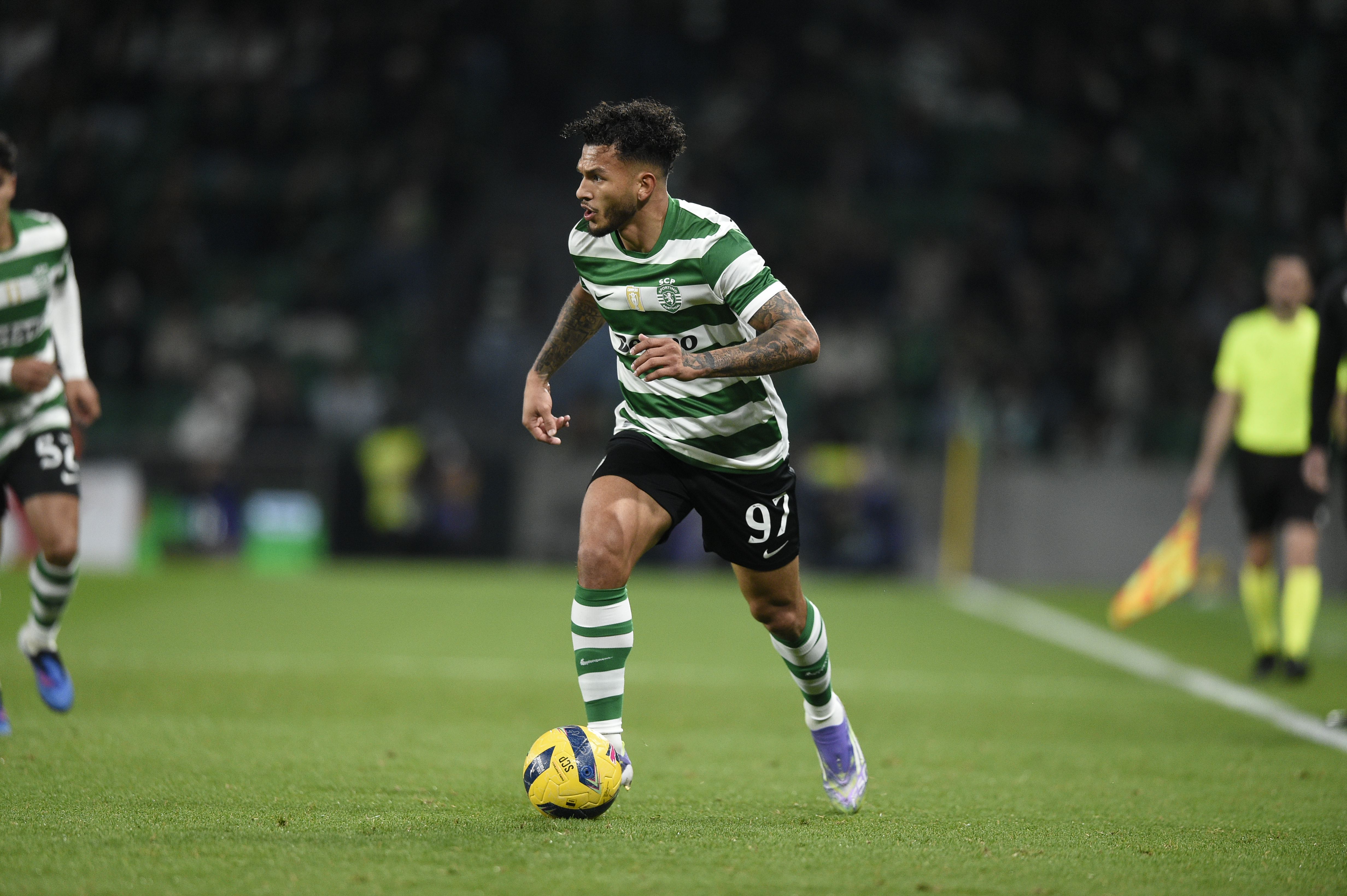 Luis Suárez a conduzir a bola - Foto: Sérgio Miguel Santos