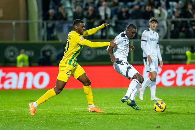 Brayan Medina, defesa central do Tondela