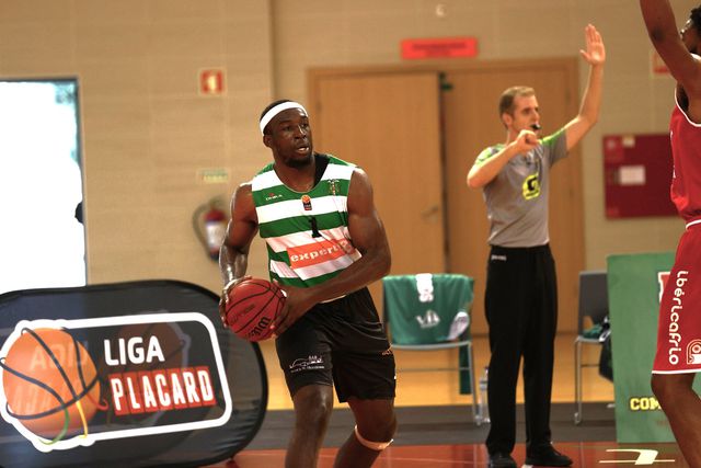 Temidayo Yussuf reforça Sporting