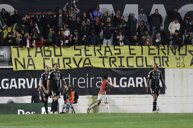 Leo Jabá abre o marcador no E. Amadora-Benfica