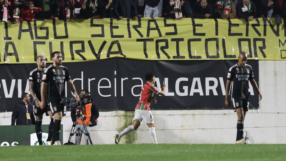 Leo Jabá abre o marcador no E. Amadora-Benfica