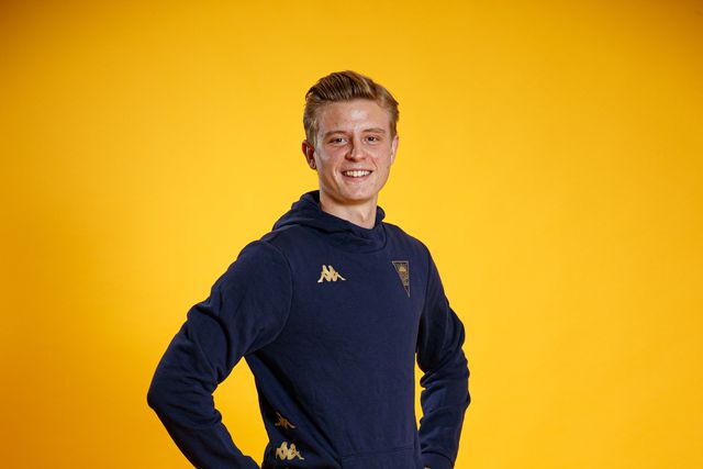 Mercado (oficial): Estoril anuncia reforço surpresa para o eixo da defesa