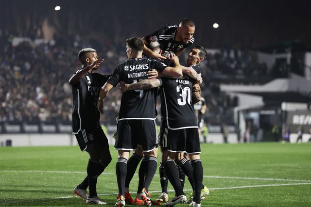 Monumento de Arthur Cabral abre caminho à vitória do Benfica frente ao E. Amadora (com resumo)