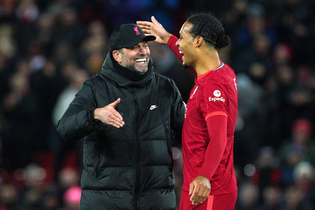 Van Dijk 'aprova' candidato a treinador do Liverpool