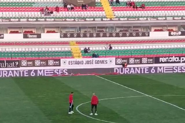 Bah e Aursnes fazem o reconhecimento ao relvado