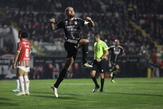 Vídeo: Otamendi marca o terceiro do Benfica