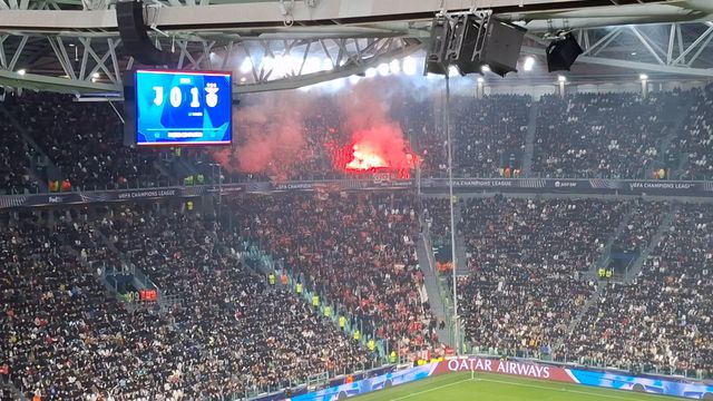 Simpatizantes do Benfica deflagraram engenhos pirotécnicos nas bancadas do anfiteatro transalpino