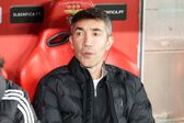 Bruno Lage, treinador do Benfica, observador, sentado no banco da equipa