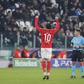 Kokçu, médio do Benfica, festeja