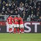 Festa dos jogadores do Benfica após o golo apontado por Pavlidis à Juventus