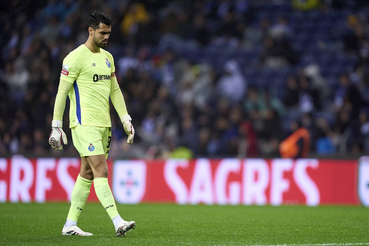 FC Porto: Diogo Costa só baterá recorde se jogar o dérbi