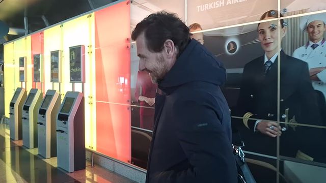 André Villas-Boas de partida para o jogo com o Maccabi