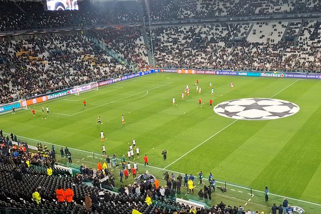 Bruno Lage confortou Francisco Conceição no final da partida entre transalpinos e encarnados