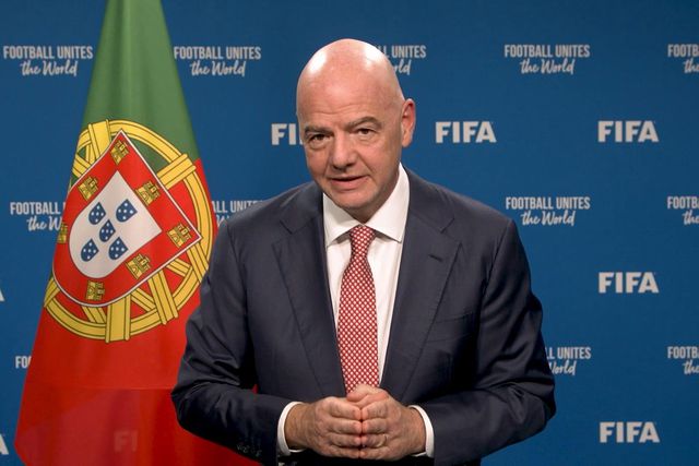 Presidente da FIFA dá os parabéns ao jornal A BOLA