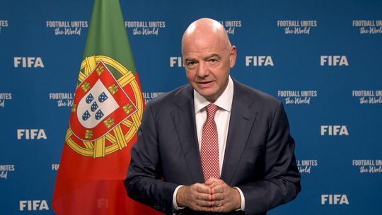 Presidente da FIFA dá os parabéns ao jornal A BOLA