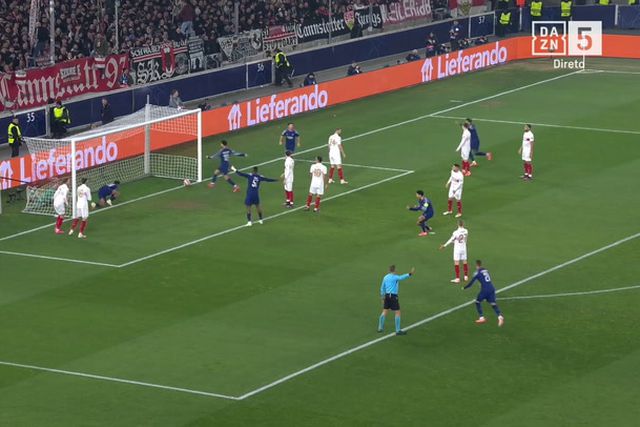 E este canto, hein? Desvio artístico de Doue e Barcola a marcar para o PSG (vídeo)