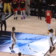 Susto de morte na NBA: peça de jumbotron cai e quase atinge jogador (vídeo)