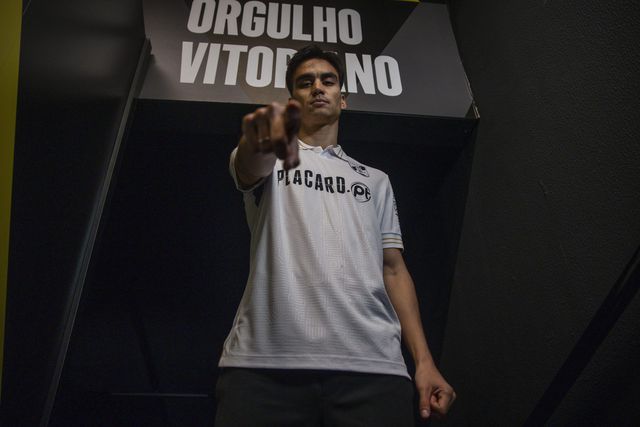 V. Guimarães: Hevertton apresenta-se aos adeptos