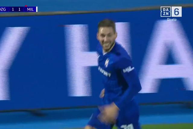 Pjaca, com classe, recebe na área e remata cruzado para ferir o Milan (vídeo)