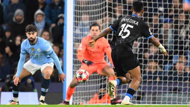 Onyedika marca para o Club Brugge diante do Manchester City