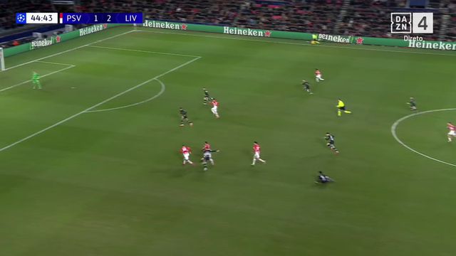 Árbitro atrapalha Liverpool e PSV aproveita para empatar (vídeo)