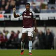 Jhon Durán em campo com a camisola do Aston Villa